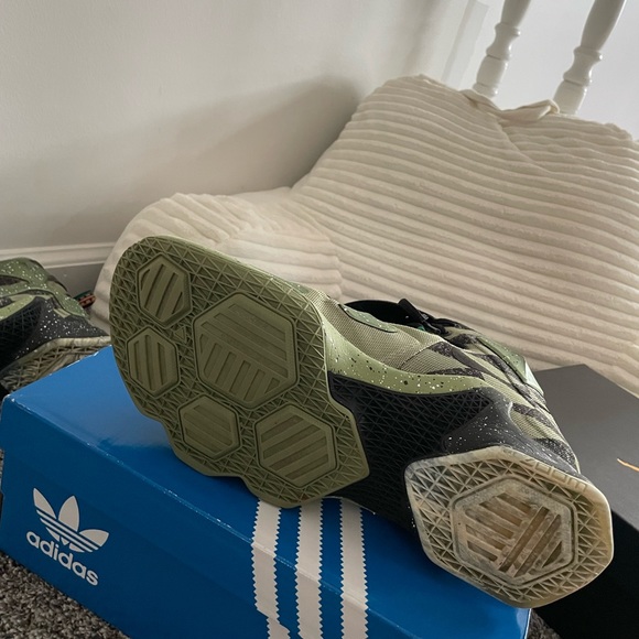 Lebron Milatary green size 9 in mint condition. - Picture 3 of 3